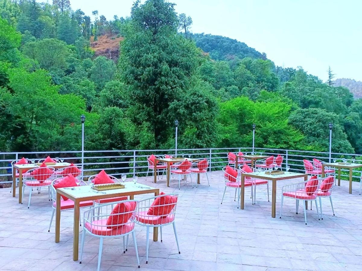 Aamod At Shoghi Luxury Cottage Resort Shimla Zewnętrze zdjęcie
