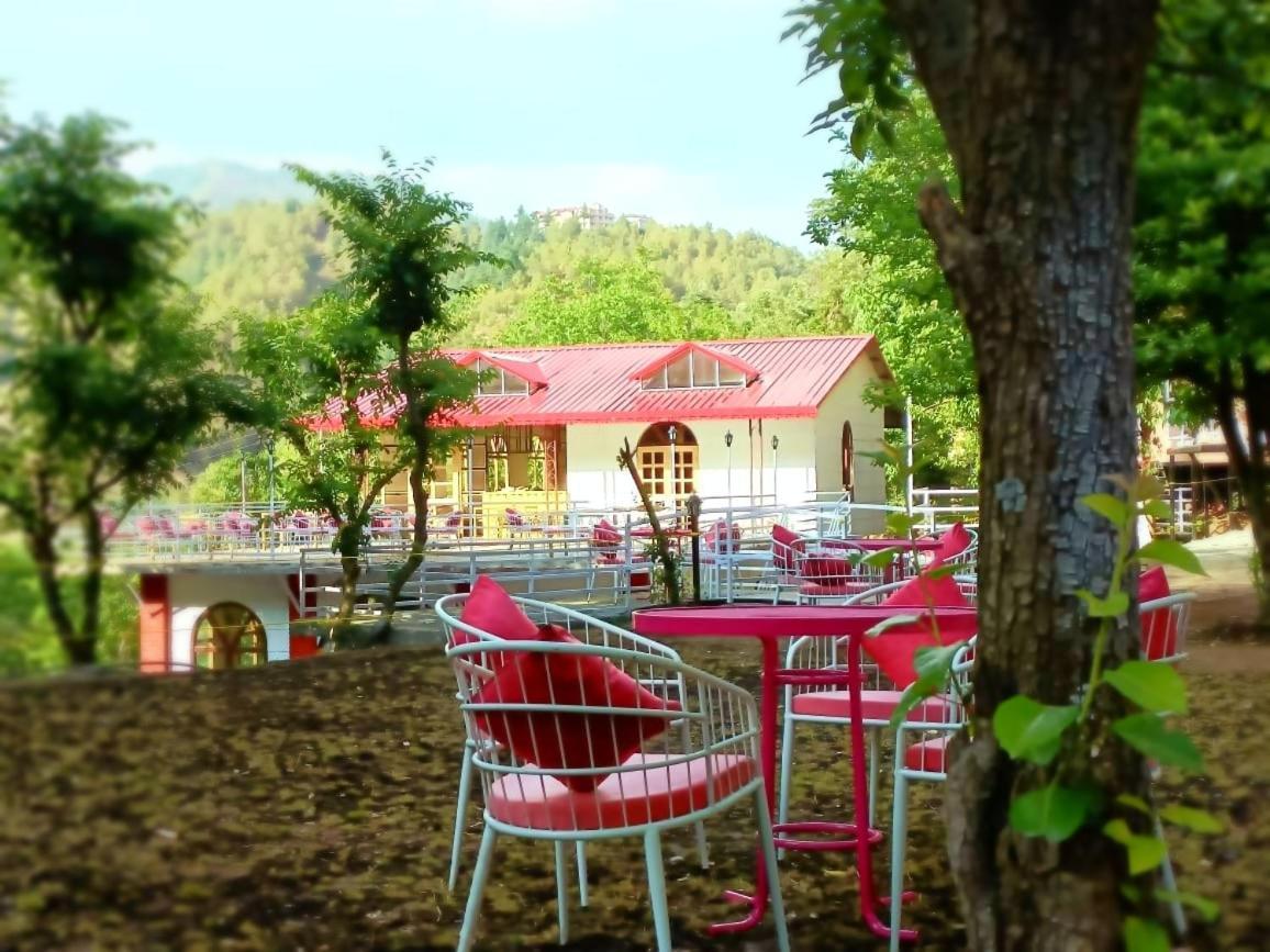 Aamod At Shoghi Luxury Cottage Resort Shimla Zewnętrze zdjęcie